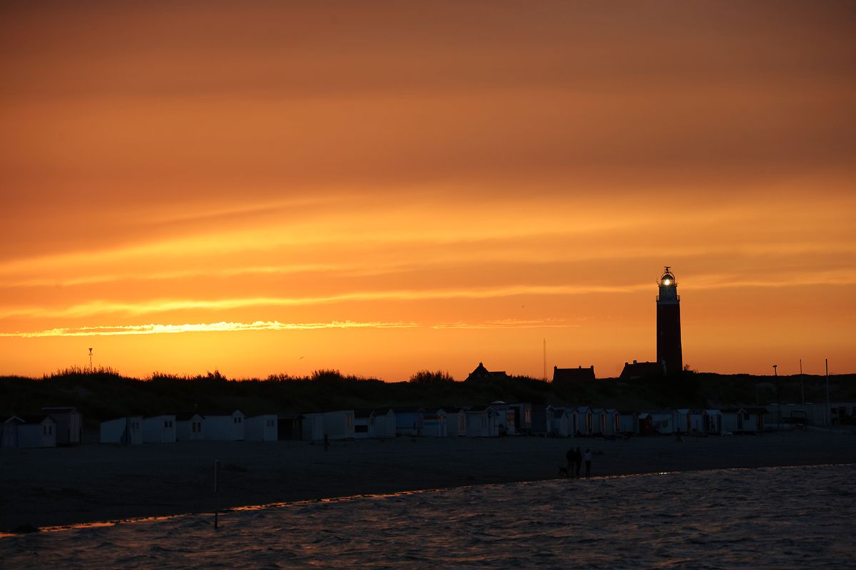 Zonsondergang bij de Vuurtoren op texel door Foto Sanne